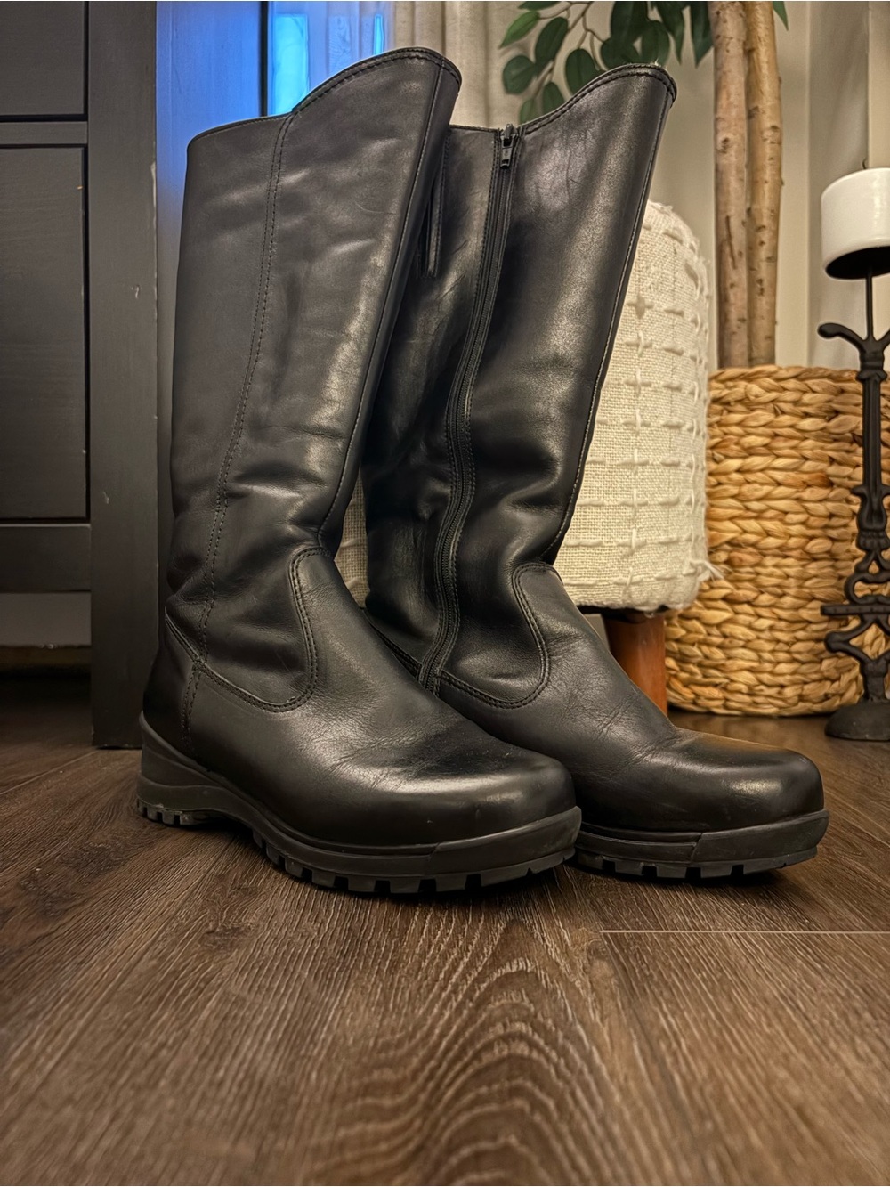 La CANADIENNE Black Leather Knee-High Zip Boots